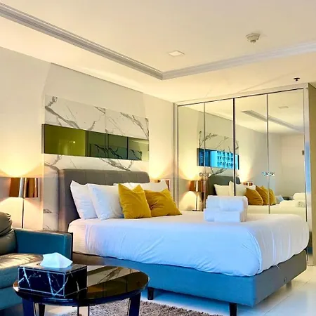 Sukhumvit13 Luxury Suite